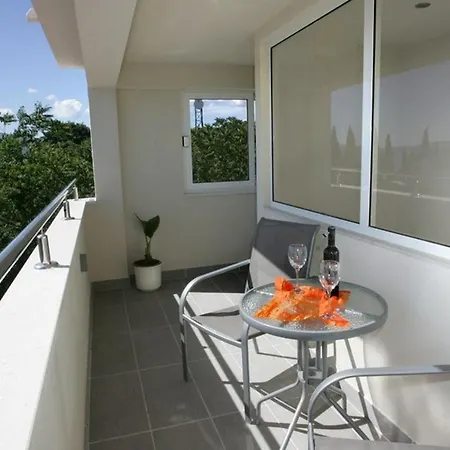 Ombre Βίλα Τρογκίρ